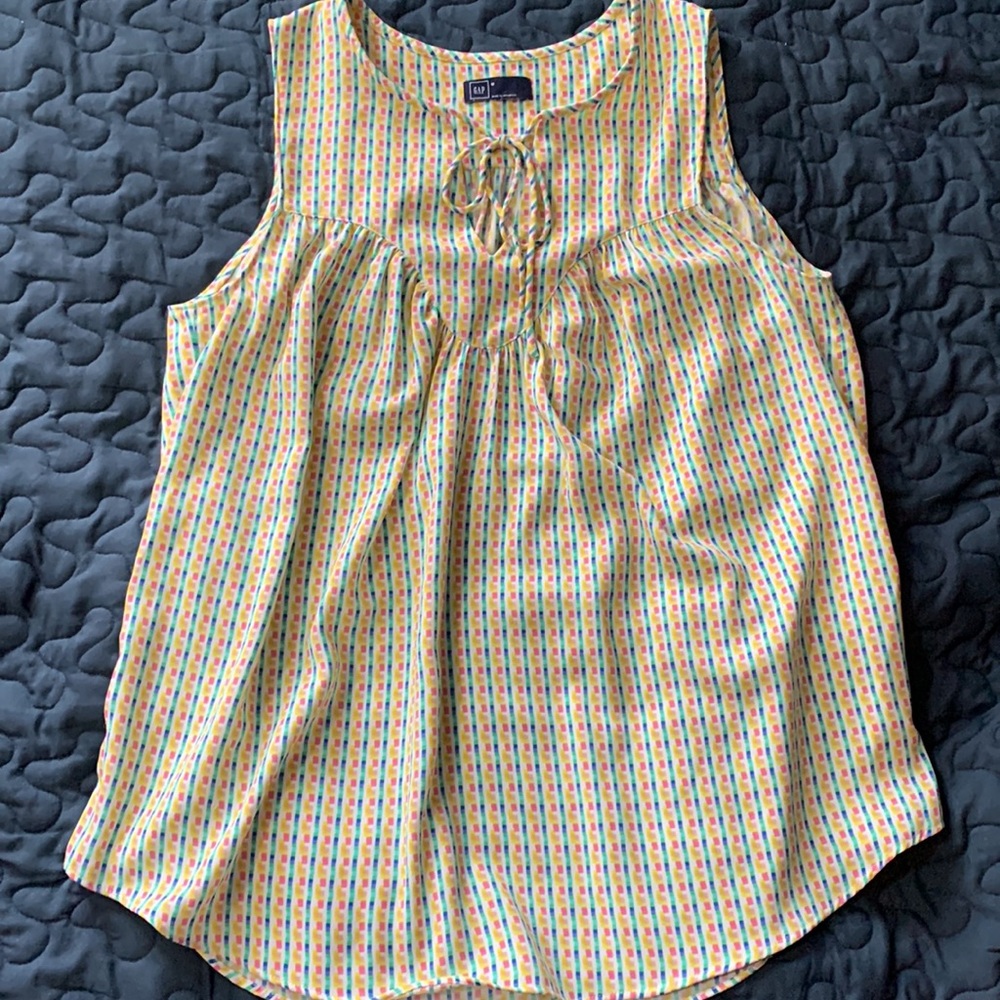 Sleeveless graphic print top